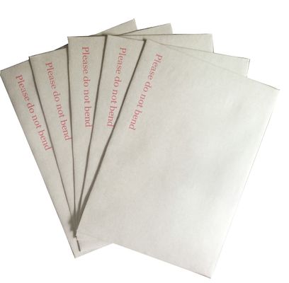 Grijzige harde karton achter zak enveloppen zakelijke enveloppen met gepersonaliseerd ontwerp